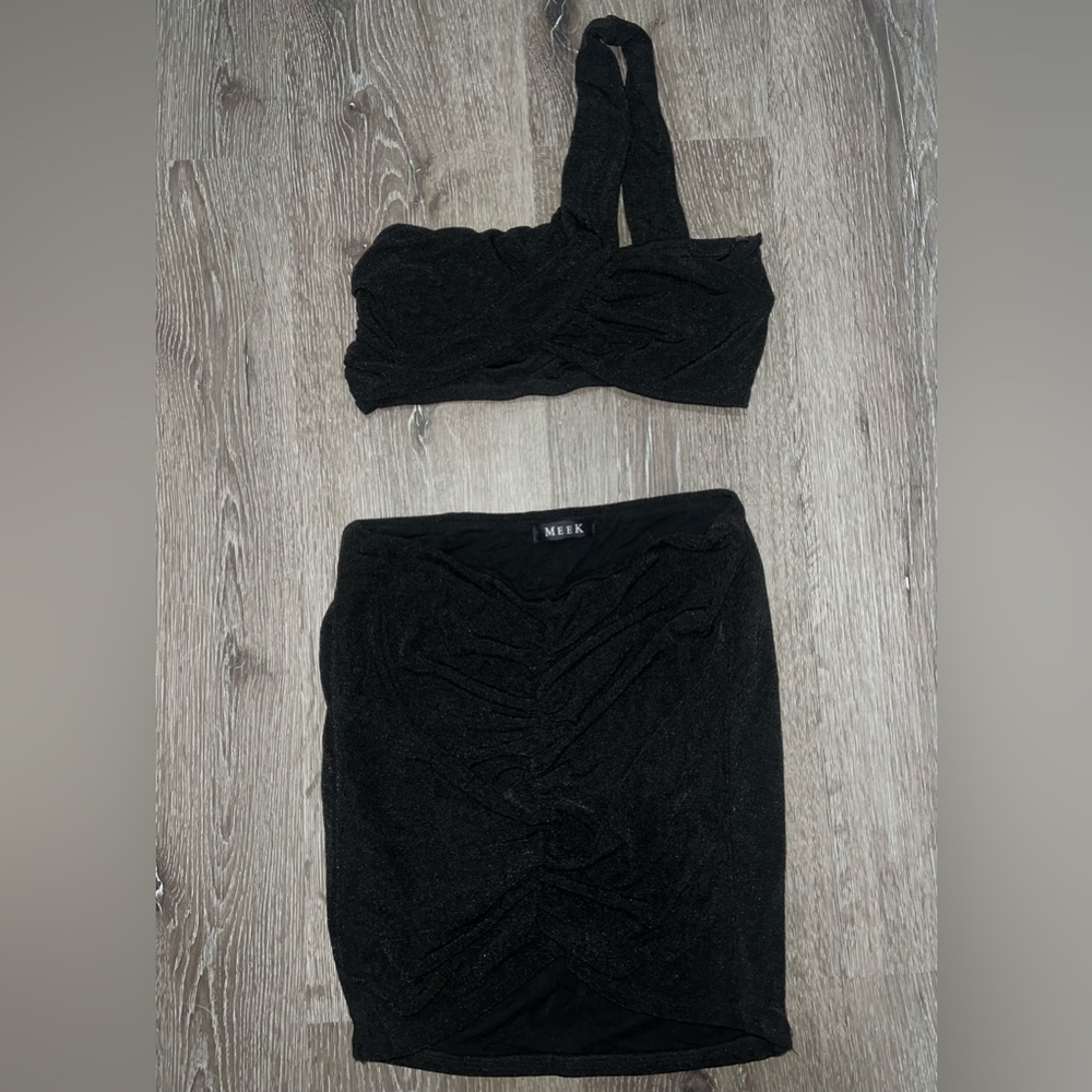 Black 2 piece set.